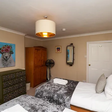 Sixpence * פיקרינג