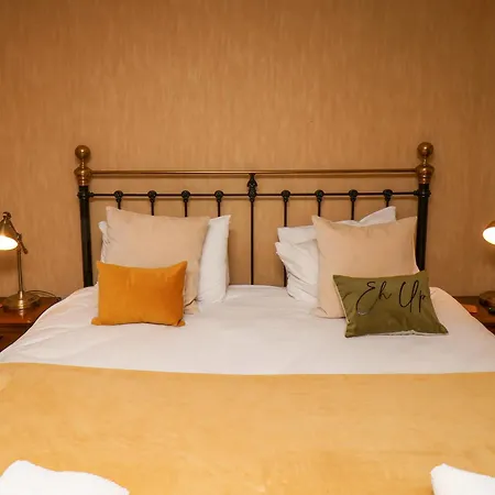 Sixpence בית נופש *